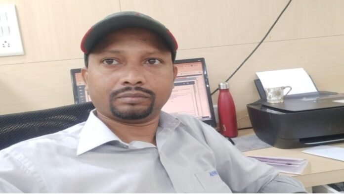 Police investigating suspicious death scene in Golmuri Jamshedpur near Madan Chakkki