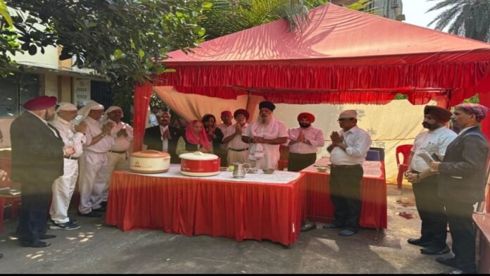 Chhabeel distribution of cold sharbat in court campus Jamshedpur on Guru Arjan Dev Ji martyrdom day