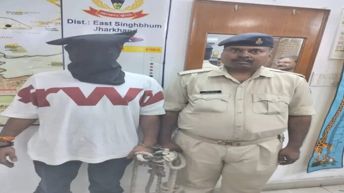 कन्हैया यादव हत्याकांड मामले में गिरफ्तार आरोपी को लेकर जाती पुलिस